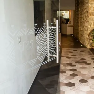 https://aras-boutique.in-sardinia.net